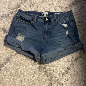 Womens size 10 « Sofía » jean shorts.